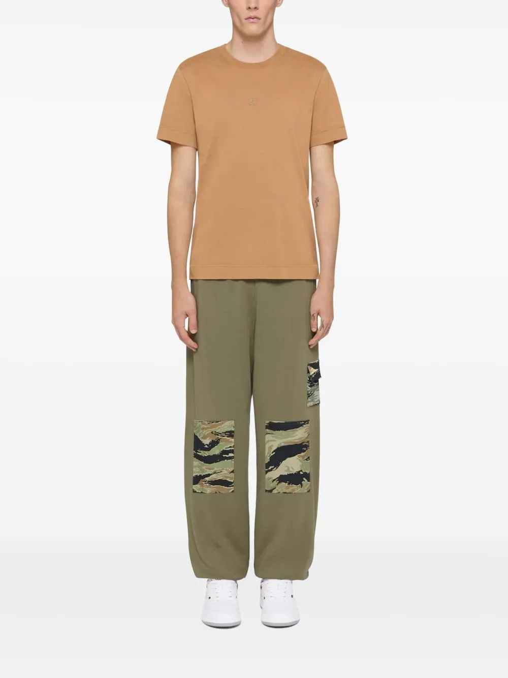 Givenchy camo-print trousers - Groen