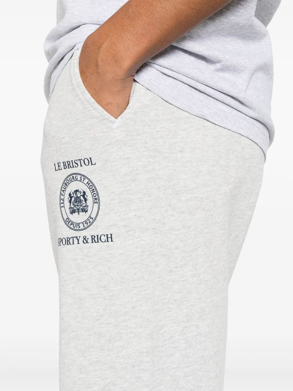 Sporty & Rich x Le Bristol Paris Crest Seal 100th trainingsbroek Grijs
