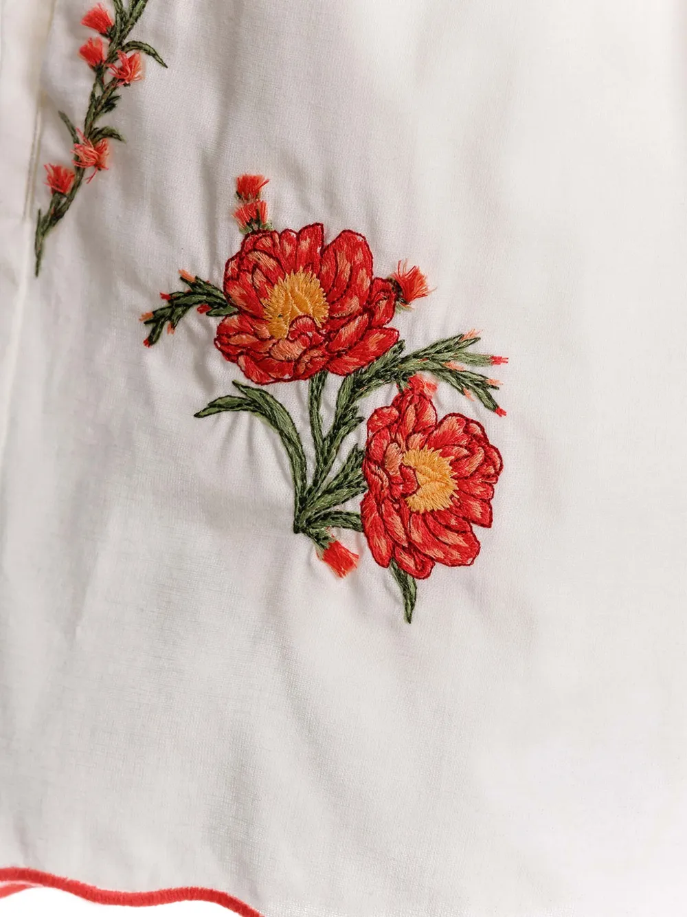 Agua Bendita Shorts met geborduurde bloemen en gewelfde afwerking Wit