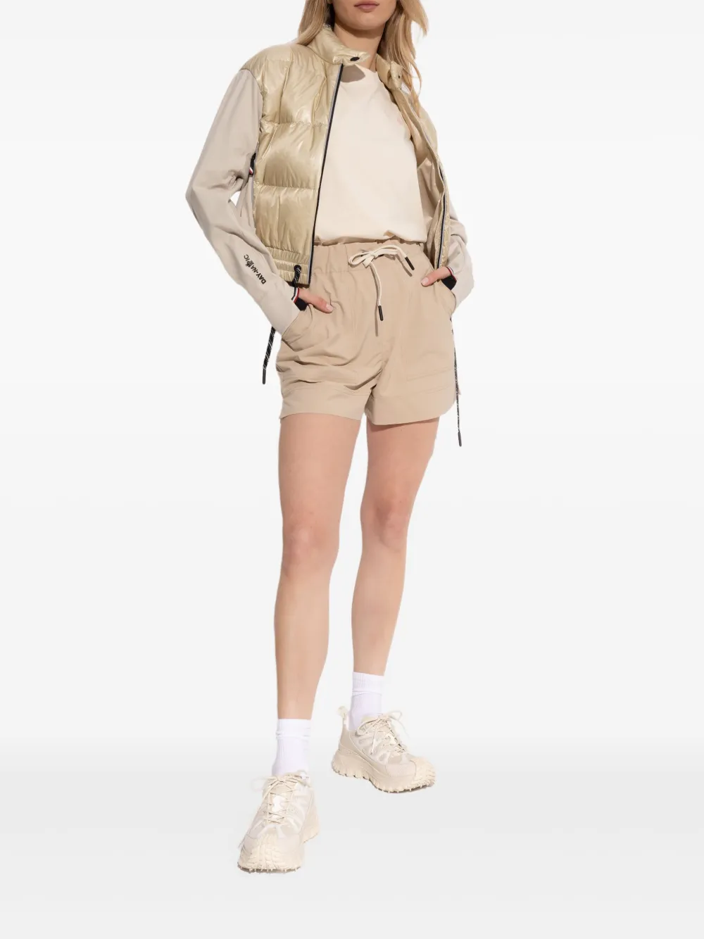 Moncler Grenoble Shorts met geborduurd logo - Beige