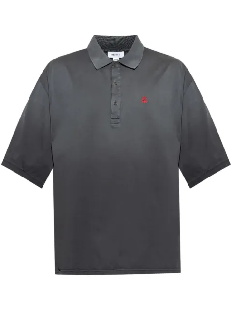 Alexander McQueen Poloshirt mit aufgesticktem Totenkopf