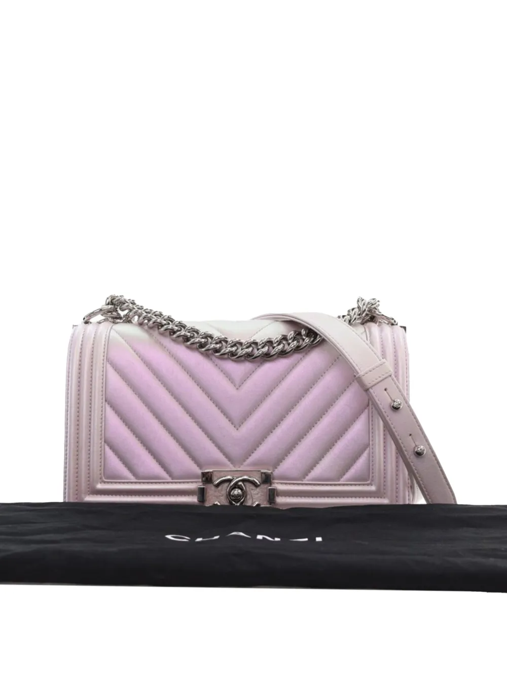 CHANEL Pre-Owned 2018 Medium Chevron Iridescent Calfskin Boy Flap crossbody bag - Paars