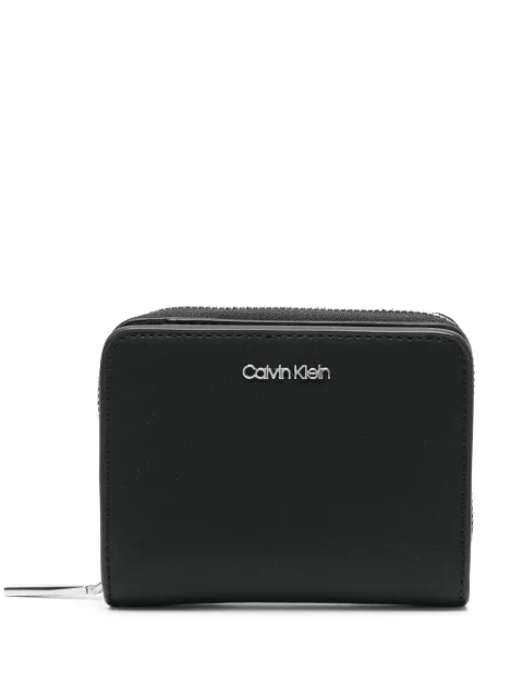 Calvin Klein محفظة بشعار الماركة وسحاب كامل