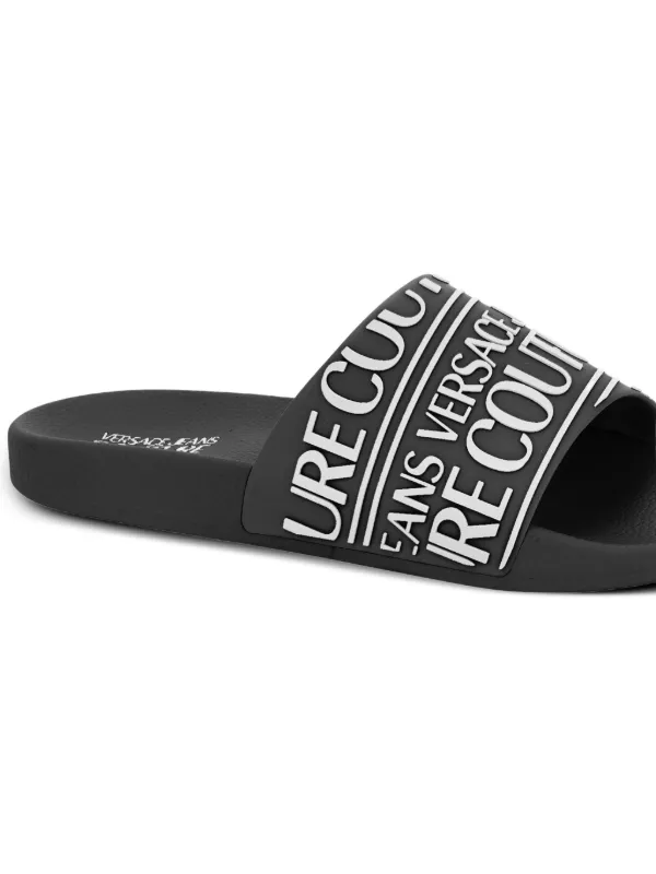 送料関税込み☆VERSACE JEANS COUTURE ロゴ ラバーサンダル Versace Jeans Couture ロゴ サンダル | ブラック | FARFETCH JP