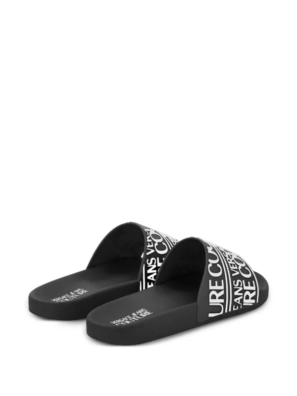 ★Versace Jeans Couture★ ブラック ロゴ プールスライド Versace Jeans Coutureのブラック ロゴ プールスライドがセール中