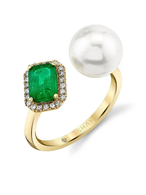 SHAY 18kt Tilted Halo Gelbgoldring mit Smaragd
