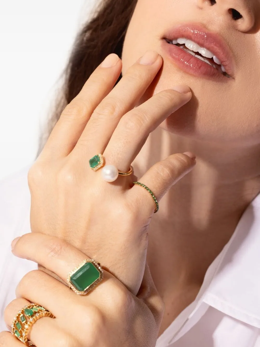 SHAY 18kt yellow gold Tilted Halo emerald ring | Image 2