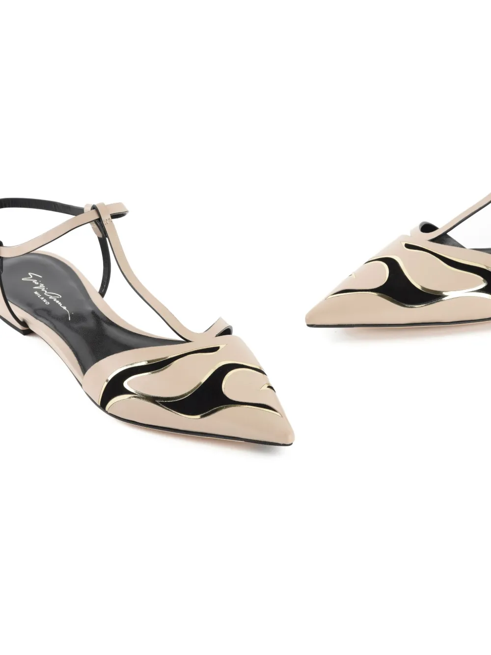 Giorgio Armani Leren ballerina's Beige