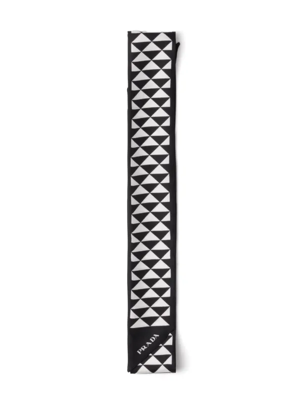 プラダ PRADA シルク スカーフ グレー ブラック 100×100 Prada プリント シルクスカーフ | ブラック | FARFETCH JP