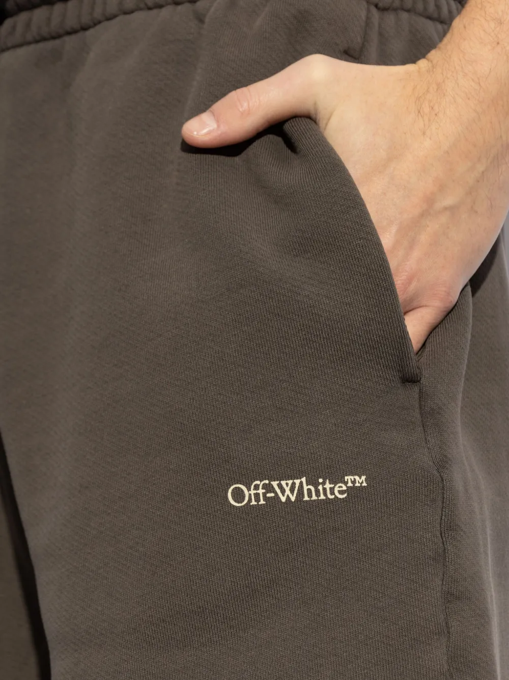 Off-White Katoenen trainingsshorts met Arrow-print Bruin