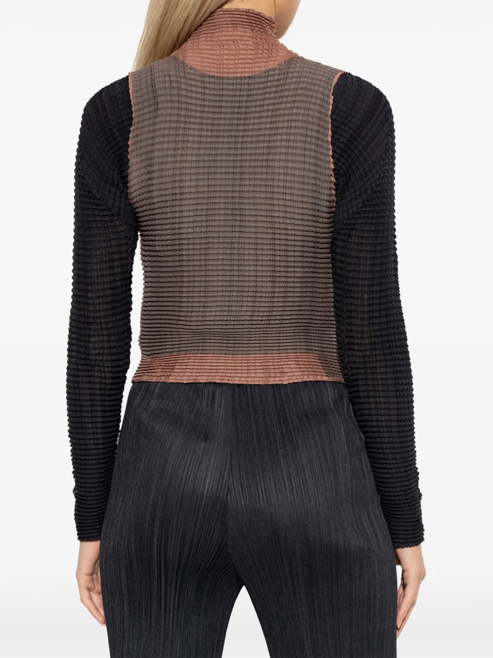 Issey Miyake Plissé T-shirt Bruin