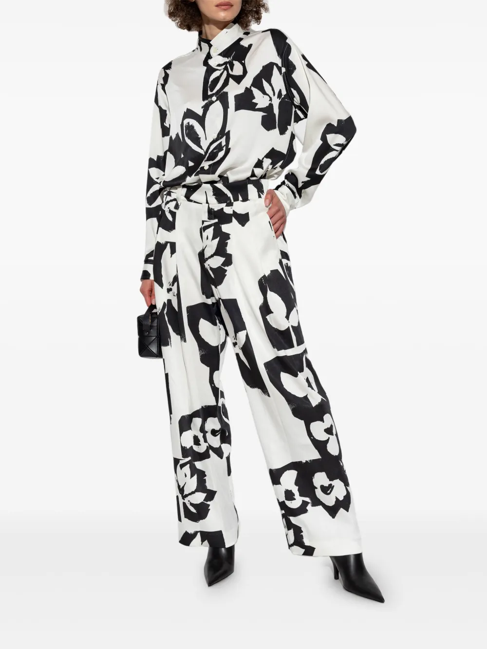 Issey Miyake abstract-print trousers - Wit