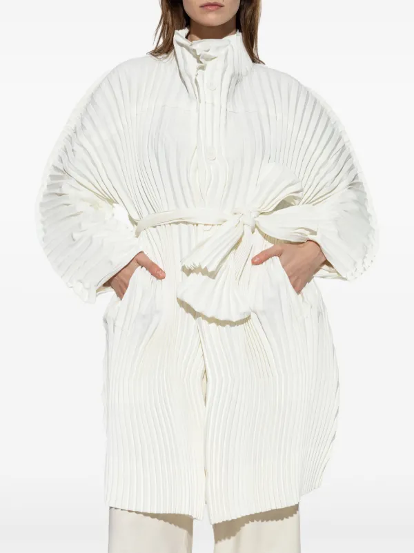 Issey Miyake Wavering Pleats コート | ホワイト | FARFETCH JP