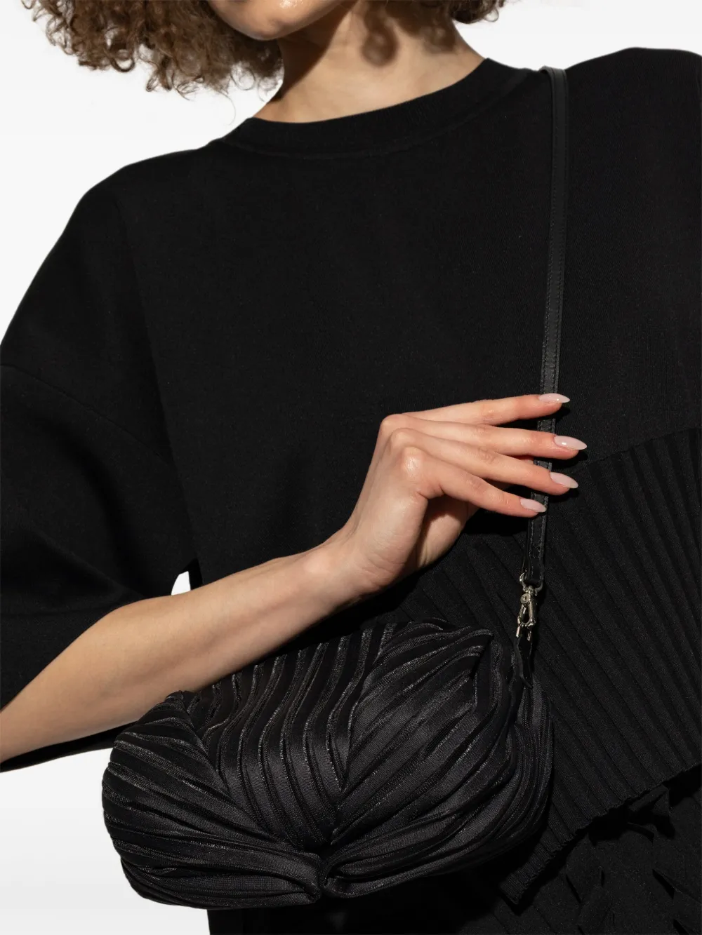 Issey Miyake ribbed tote bag - Zwart