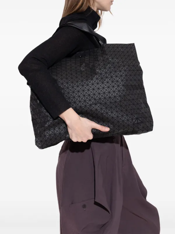 BAOBAO ISSEY MIYAKE 　ハンドバッグ　ブラック BAO BAO ISSEY MIYAKE – isseymiyake.com