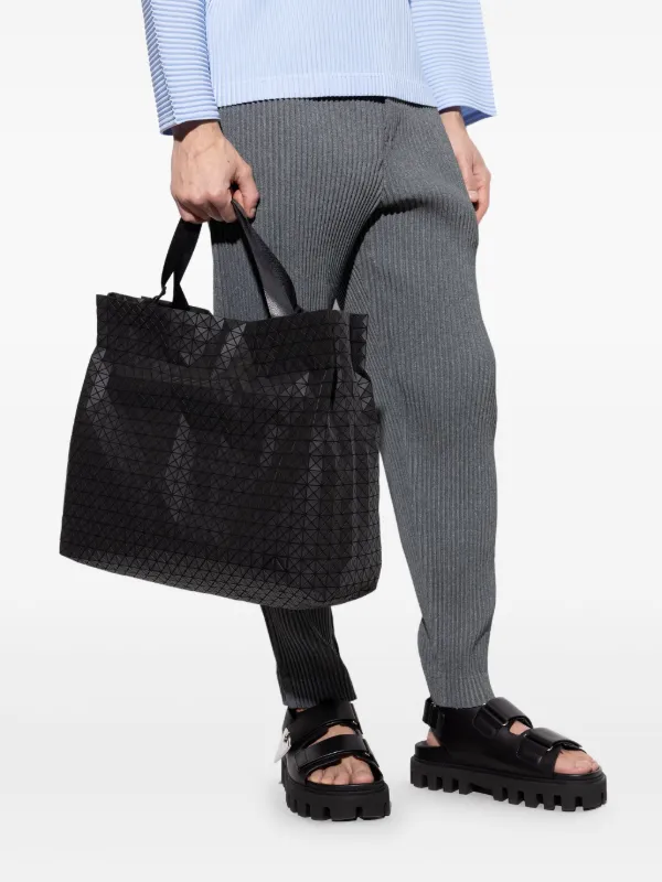 BAO BAO ISSEY MIYAKE ブラック黒 トートバッグ Bao Bao Issey Miyake Bao Bao Tote Bag | Black | FARFETCH
