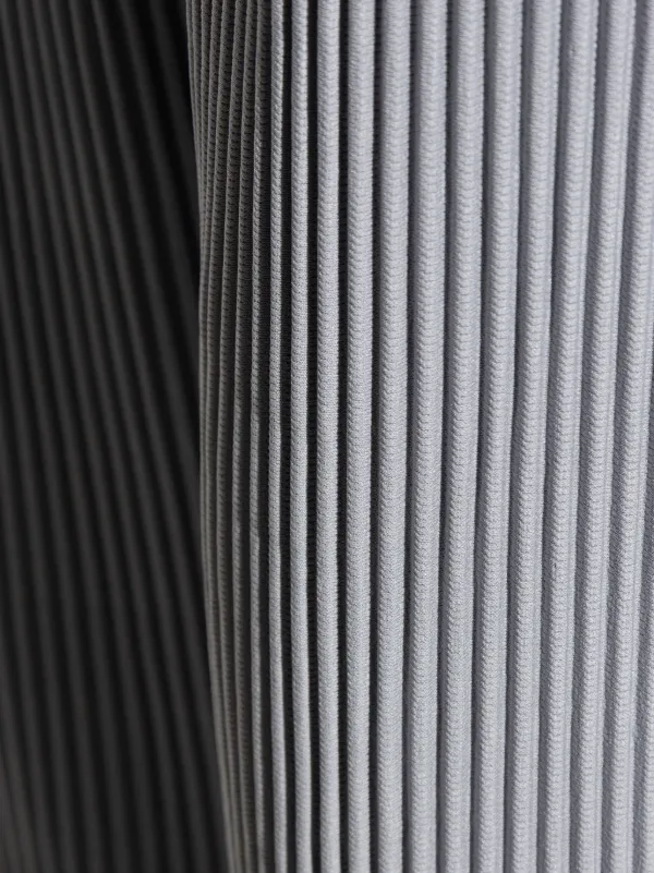 Homme Plissé Issey Miyake MC August パンツ | グレー | FARFETCH JP
