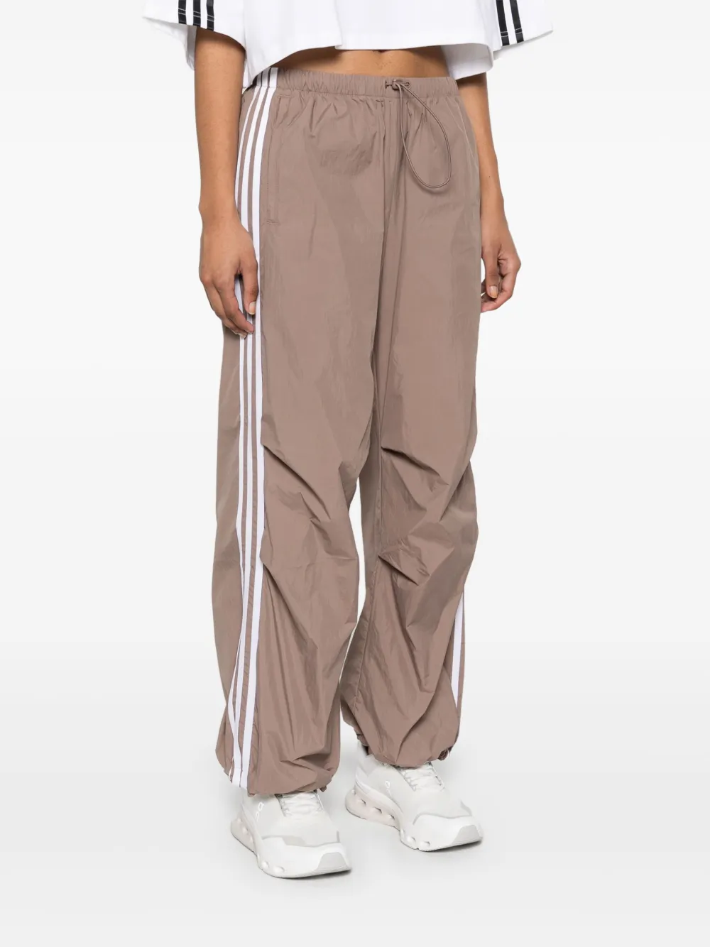 adidas Parachute broek met 3 strepen Bruin
