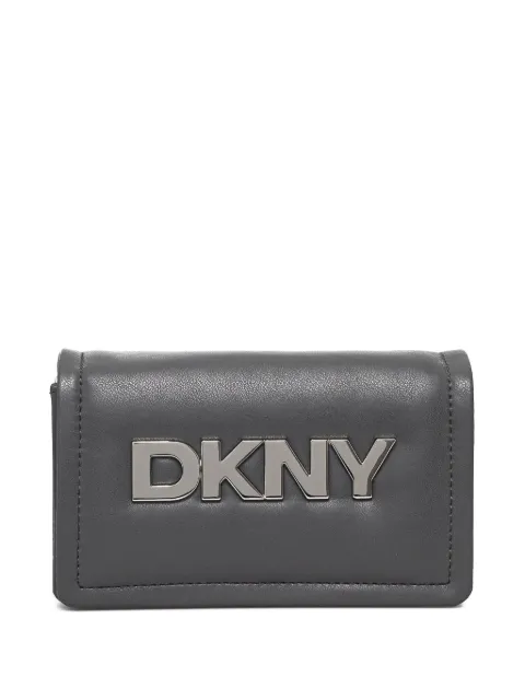 DKNY شنطة كروس ببروش شعار الماركة