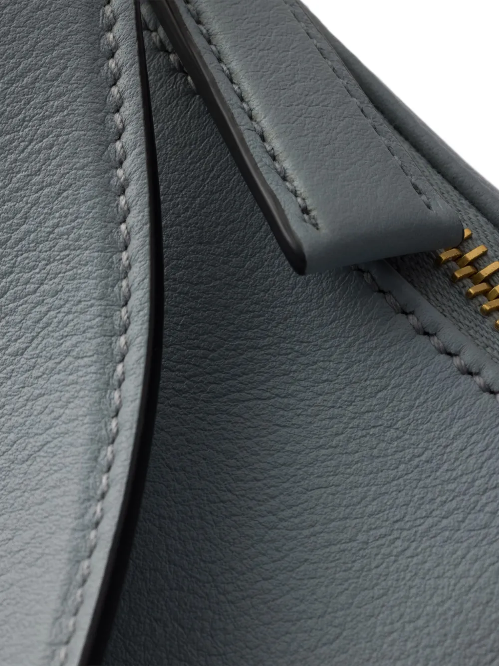Prada Aimée medium suède schoudertas Blauw