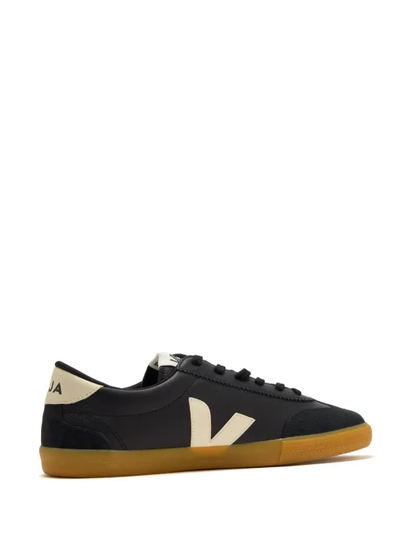 VEJA Volley レザースニーカー | ブラック | FARFETCH JP