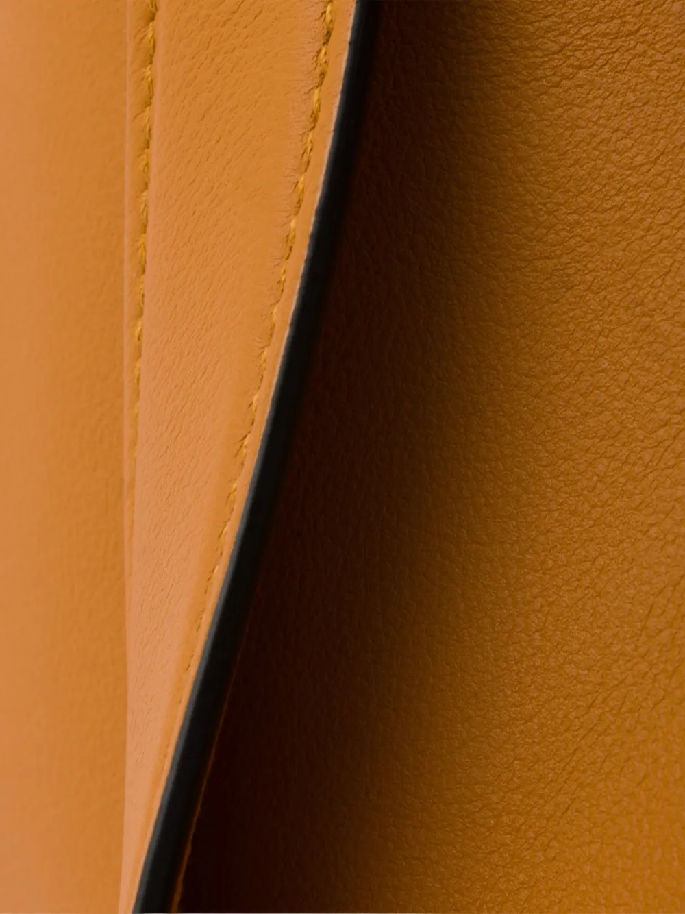 Prada Aimée medium suède schoudertas Oranje