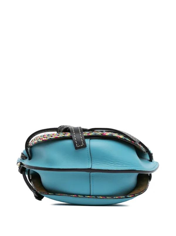 LOEWE（ロエベ）の「スリットバッグ ミニ（ラフィア＆カーフ