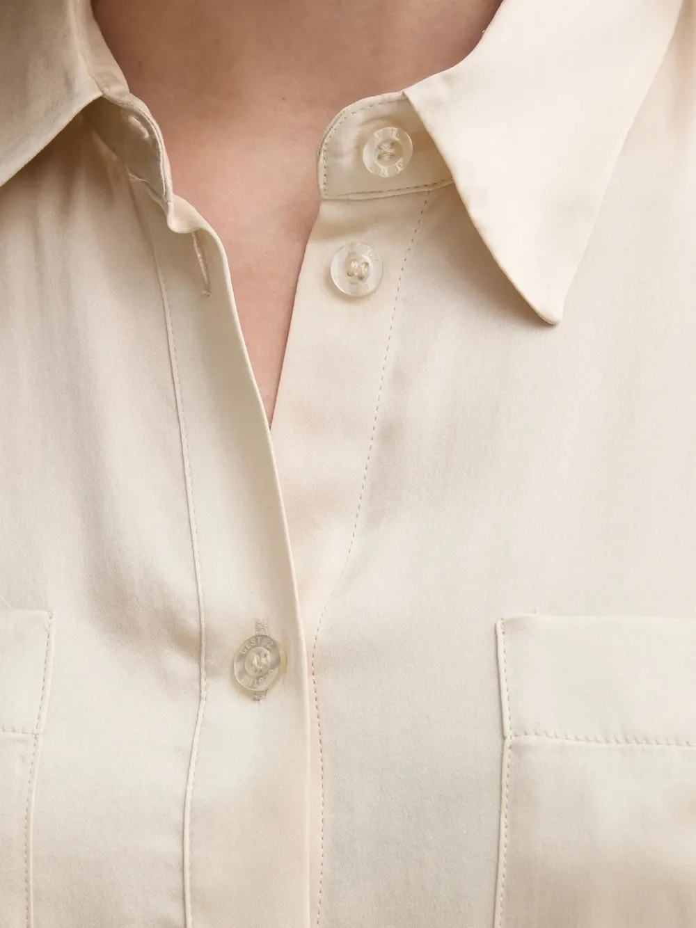 Gestuz Satijnen blouse met zakdetail Beige