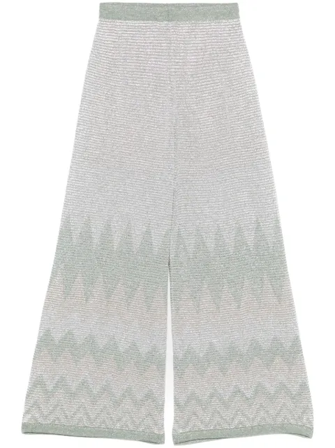 D.Exterior chevron-knit trousers