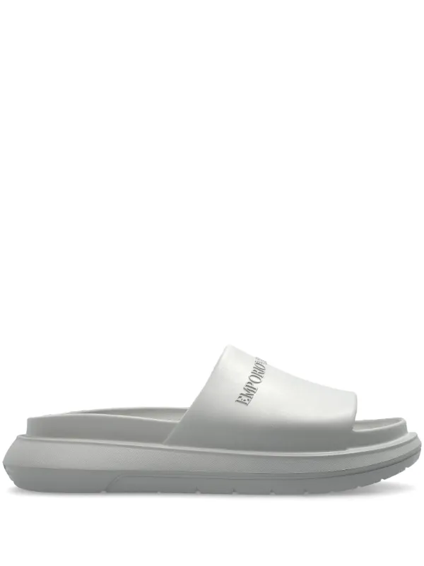 EMPORIO ARMANI ロゴデザイン サンダル Emporio Armani ロゴエンボス サンダル | グレー | FARFETCH JP