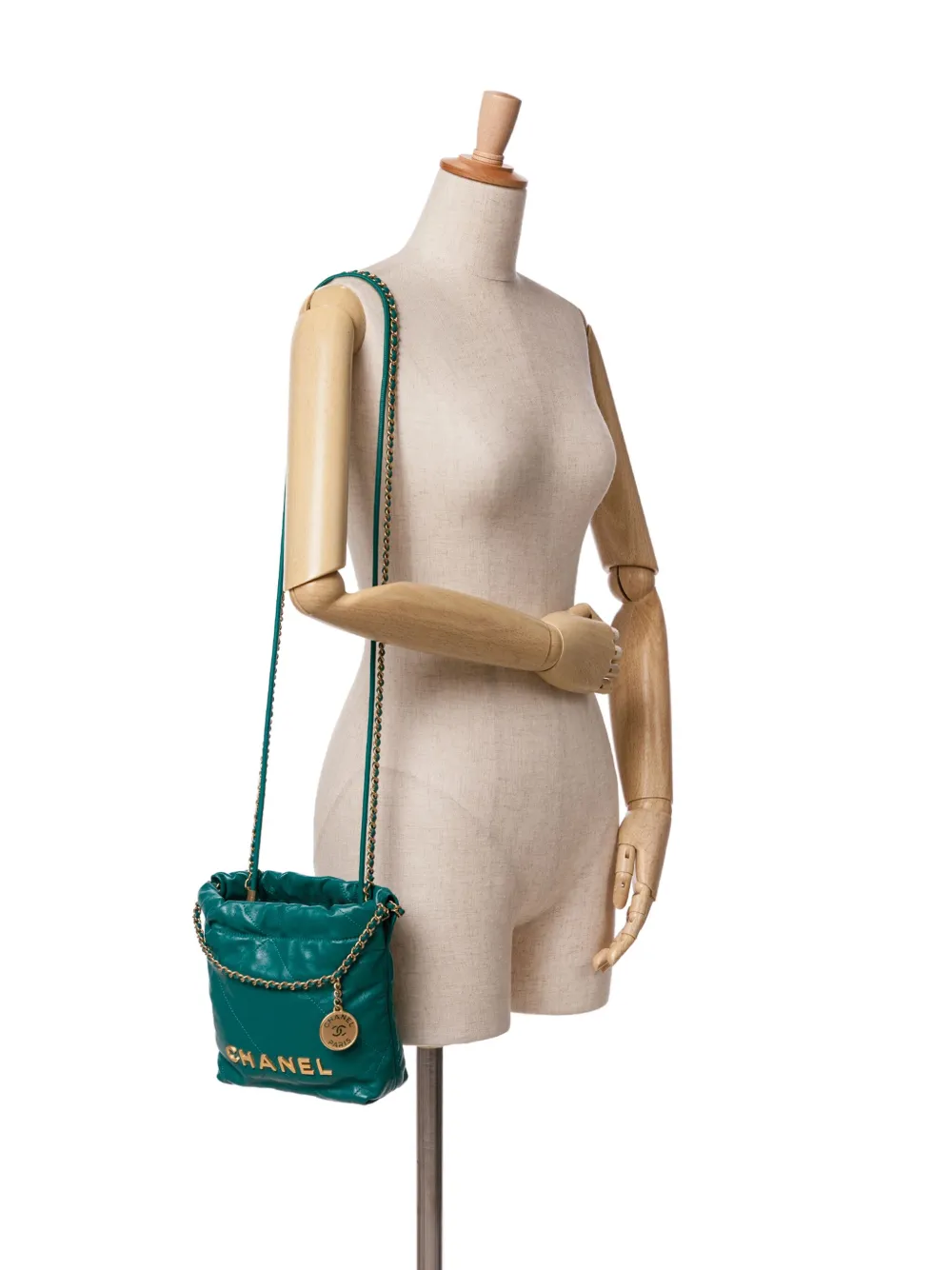 CHANEL Pre-Owned شنطة يد صغيرة جلد عجل 22 لامعة بحمالة كتف 2021-2024 | كلاسيكيات | Image 2