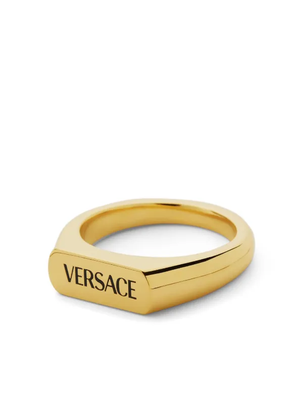 Versace ロゴエングレーブ リング | ゴールドトーン | FARFETCH JP