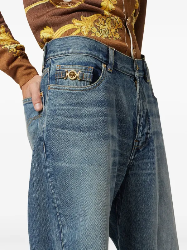 【Versace】日本製 バギー ツイステッド ジーンズ ブルー Versace Twisted Baggy Jeans | Blue | FARFETCH