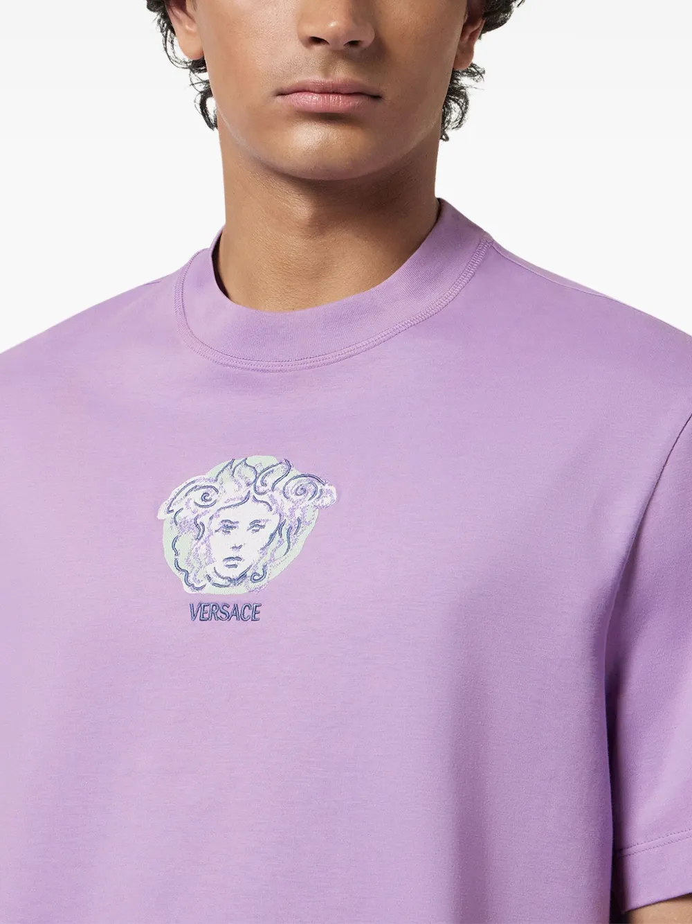 Versace Painted Medusa T-shirt met borduurwerk Paars