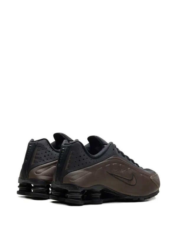 靴 Nike Shox R4 Black NIKE＞SHOX R4 BLACK/スニーカー