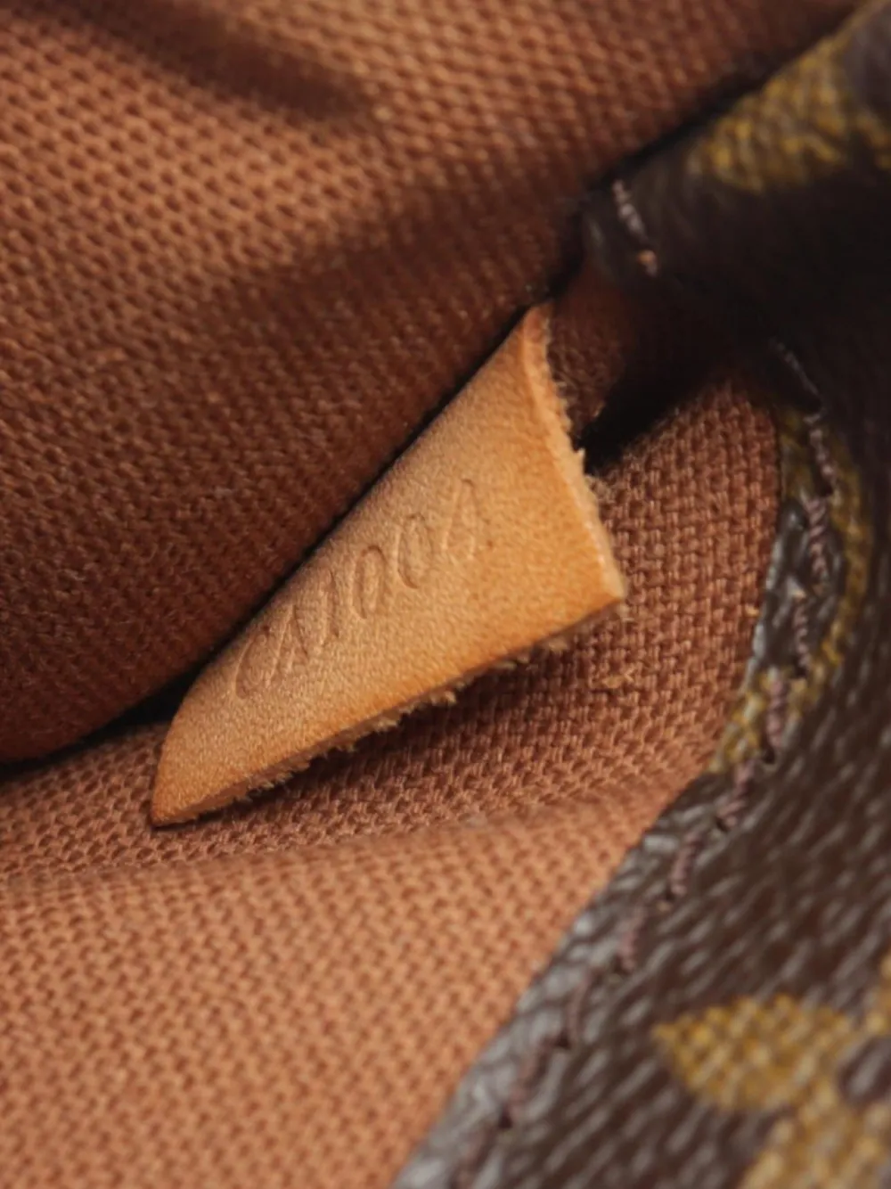 Pre-owned Louis Vuitton 2004 Pochette Gange Shoulder Bag In Brown