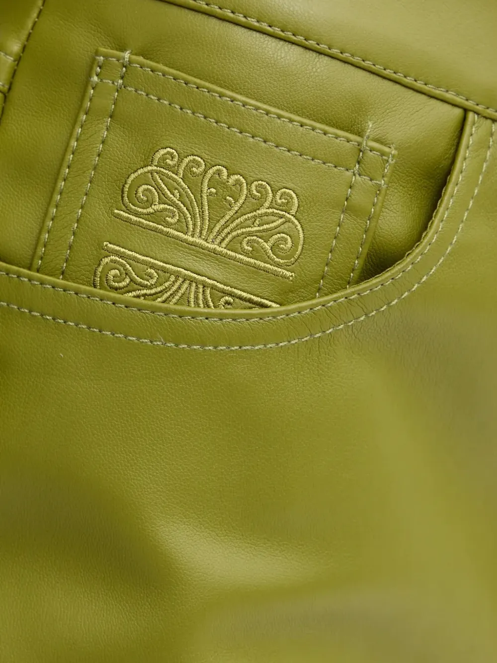NEVER FULLY DRESSED Broek met geborduurde zak Groen