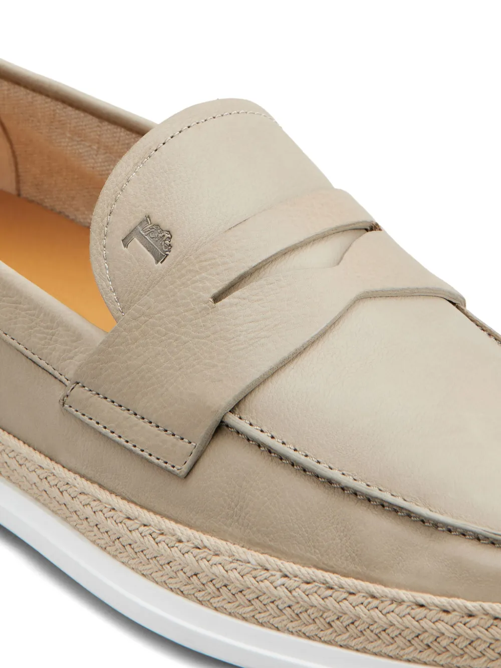 Tod's Gommino loafers Beige