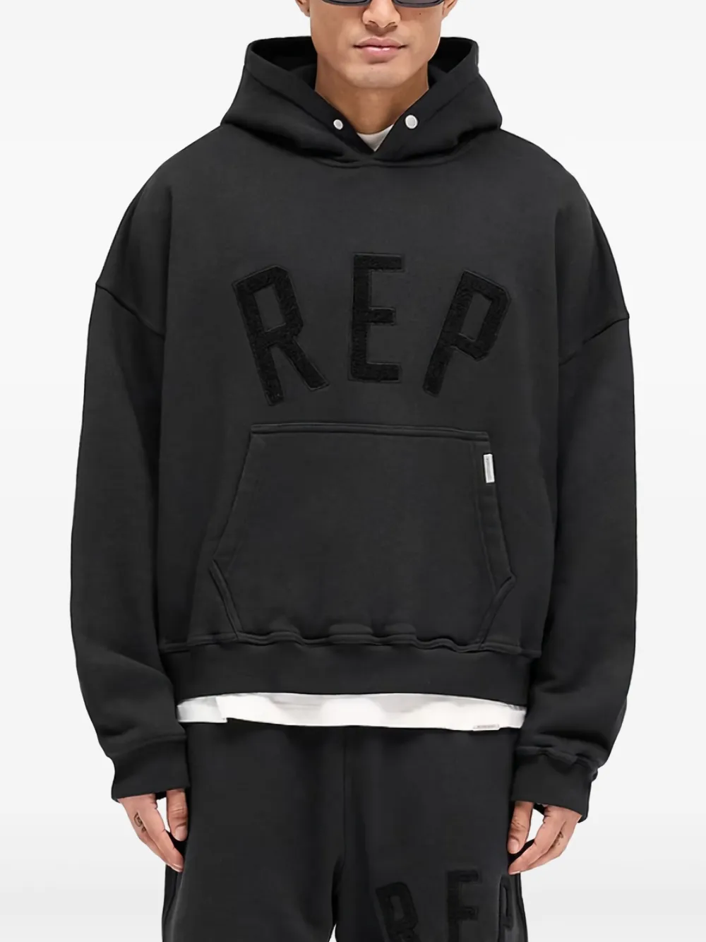 Represent Hoodie met REP-applicatie Zwart