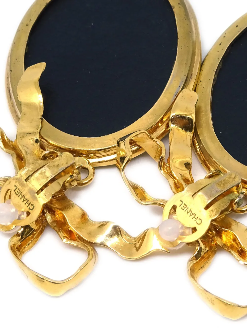 CHANEL Pre-Owned 1990-2000s cameo clip-on earrings | Image 2