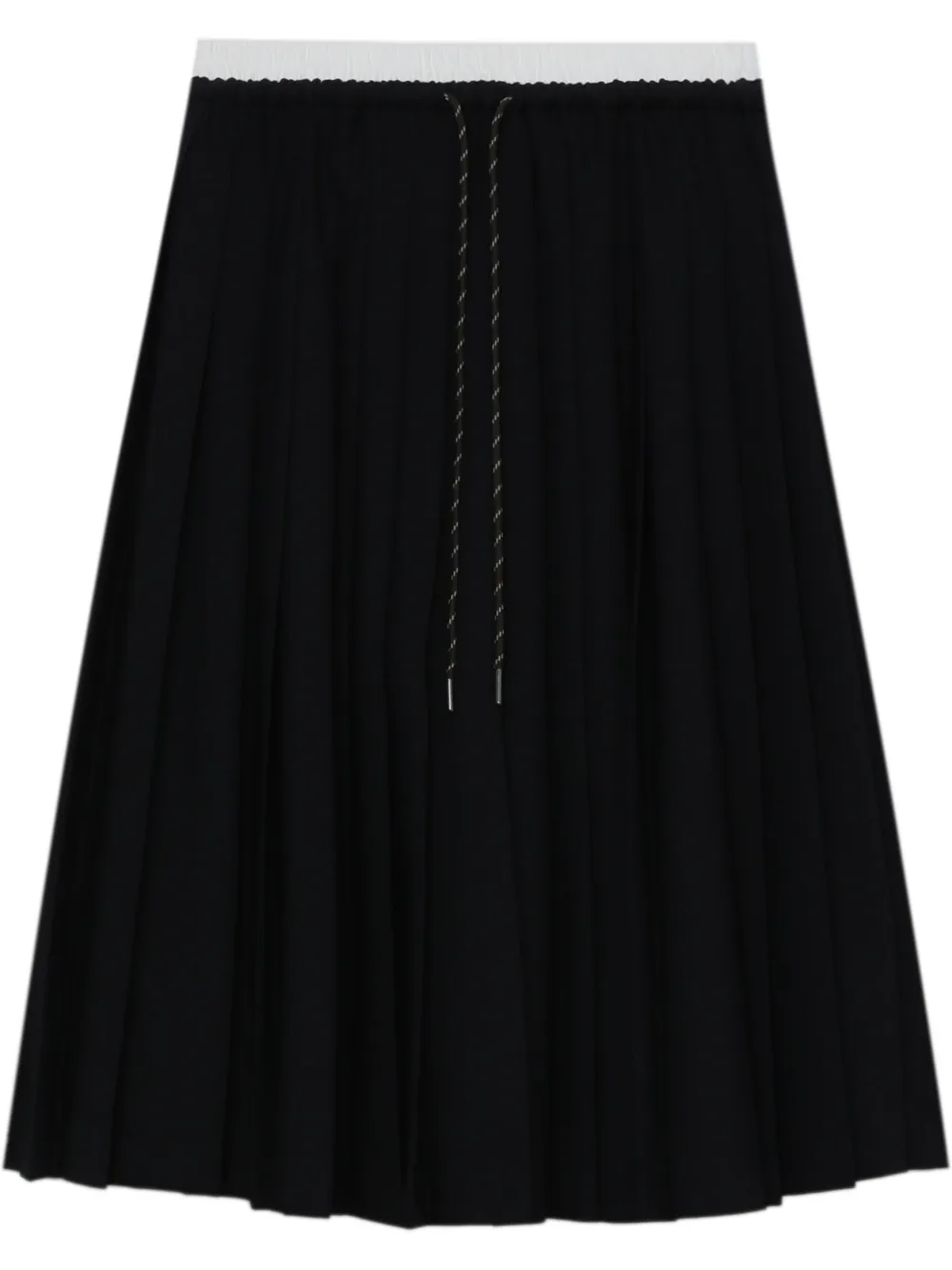 pleated skirt