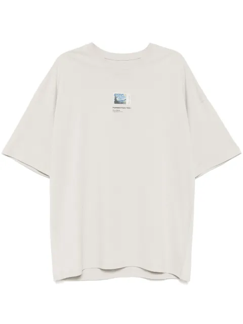 Musium Div. playera con estampado gráfico
