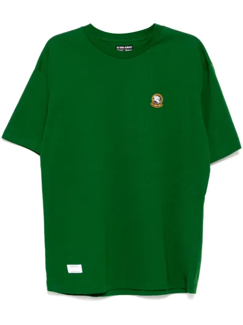 izzue playera con parche del logo
