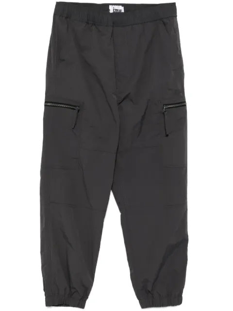izzue pantalones con logo estampado