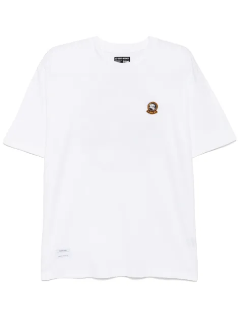 izzue playera con parche del logo