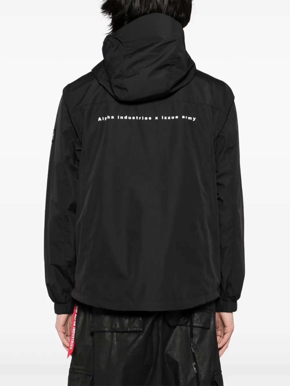 izzue Jack met geborduurd logo Zwart