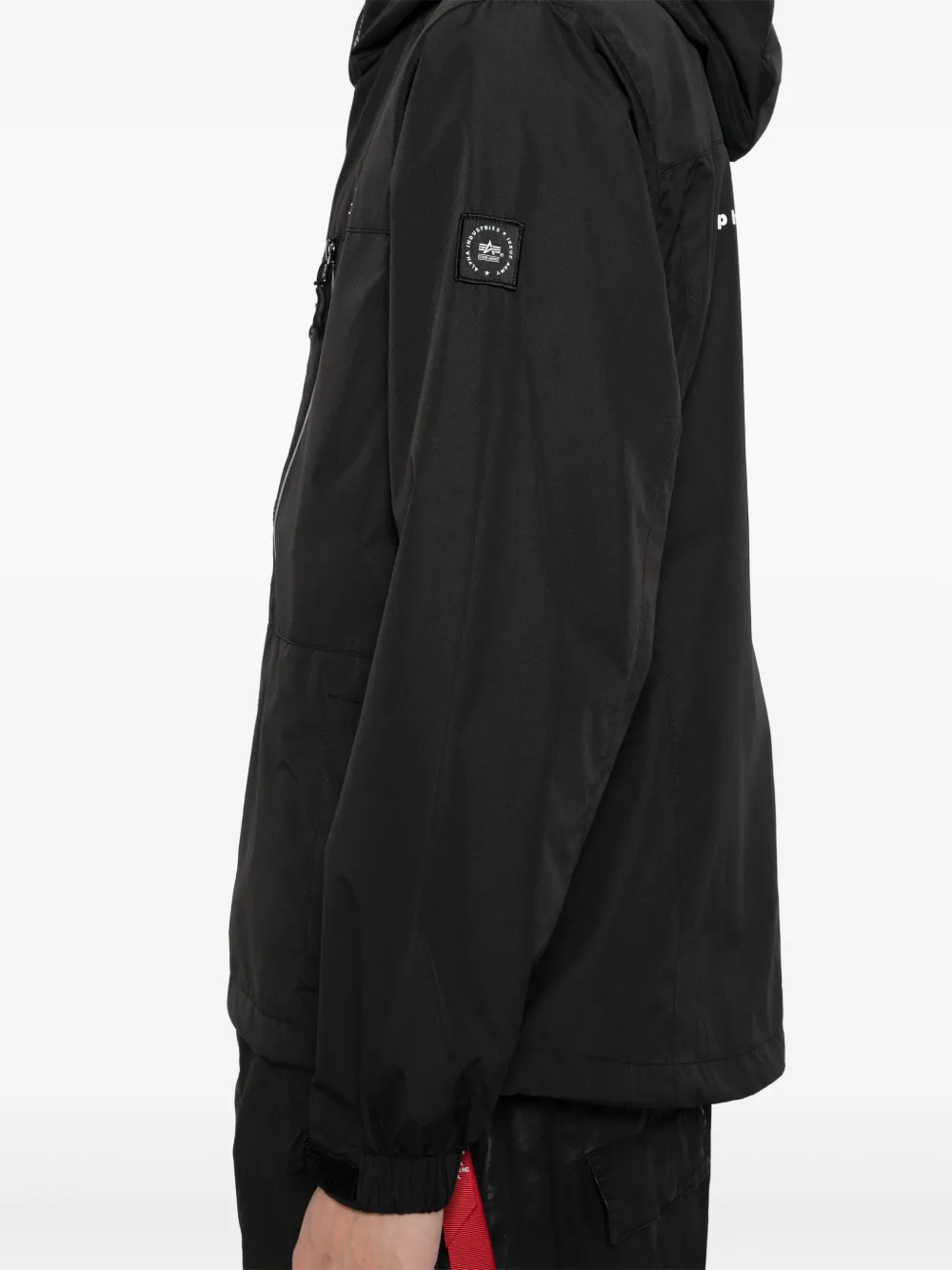 izzue Jack met geborduurd logo Zwart