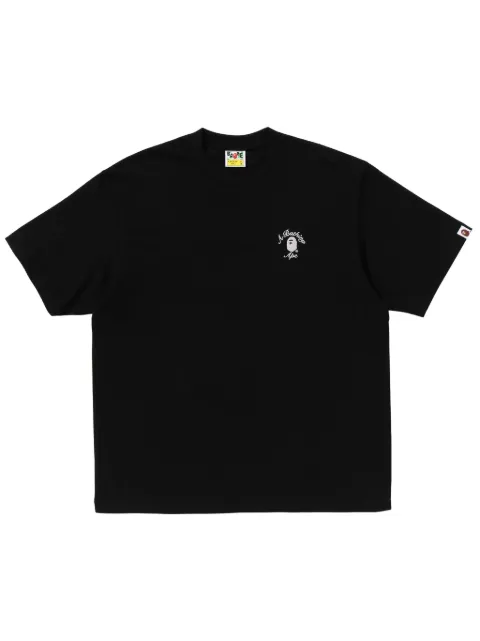A BATHING APE® playera con logo bordado