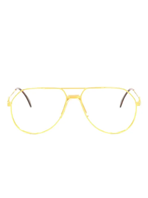 Hilton lentes con armazón geométrica