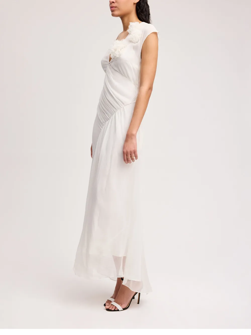 Alejandra Alonso Rojas Gedrapeerde chiffon jurk Beige